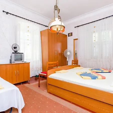 Ivana - Triple With Shared Bathroom Apartment Dubrovnik