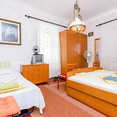 Ivana - Triple With Shared Bathroom * Dubrovnik